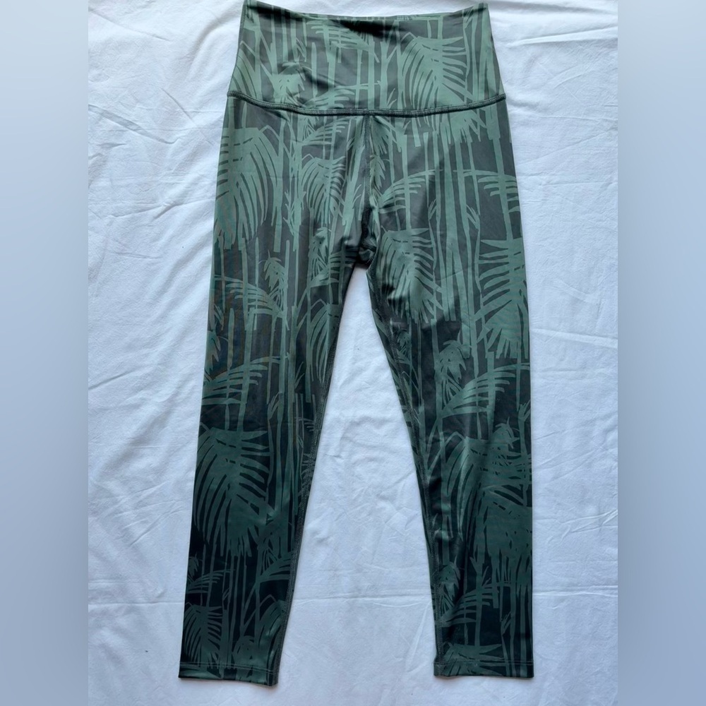 Beyond Yoga High Waisted Green Bamboo Fields Cropped Leggings Large - Picture 3 of 13